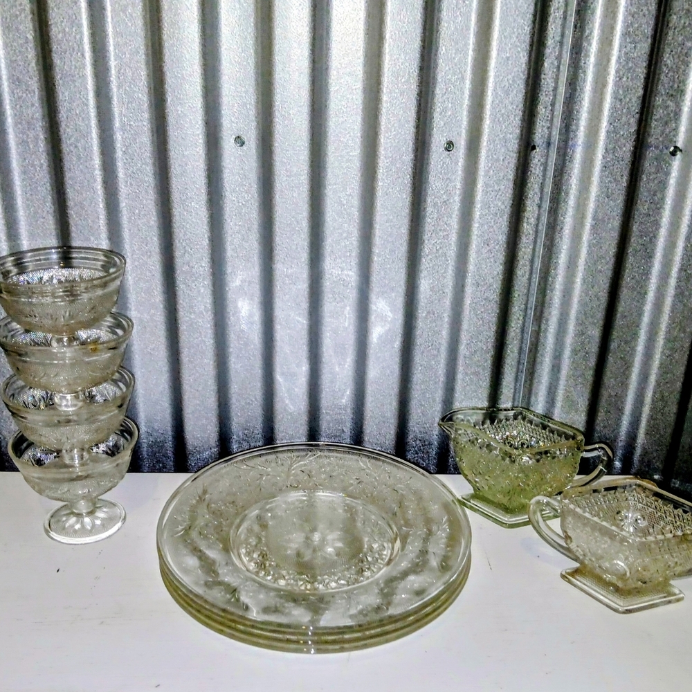 Vintage Clear Glass Desert Set For 4  W/Creamer & Sugar Bowls